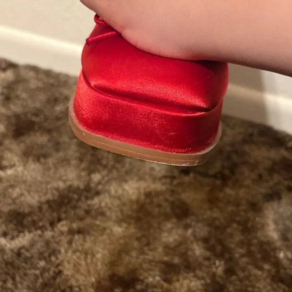 Elegant Red Women's Shoes - Picture 4 of 9